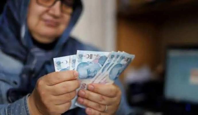 En düşük emekli maaşı 3500 ₺ oldu. Sizce yeterli seviyeye ulaştı mı?