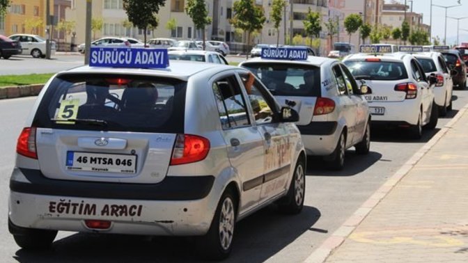 Çarpışan arabayı süremiyorum, direksiyon sınavını geçebilir miyim😀?