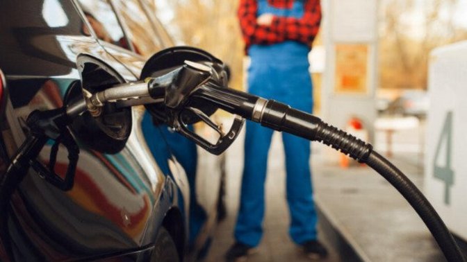 Bu gece benzine 2,13 TL, otogaza 1,71 TL indirim geliyor! Sizce kaç TL'ye kadar düşmeye devam eder?