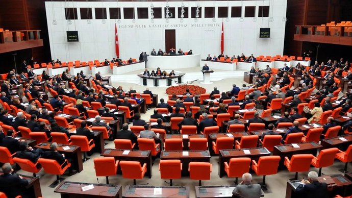 Milletvekillerinin maaşı 40 bin liradan 56 bin liraya yükseliyor! Bize ne kadar artış olur sizce?