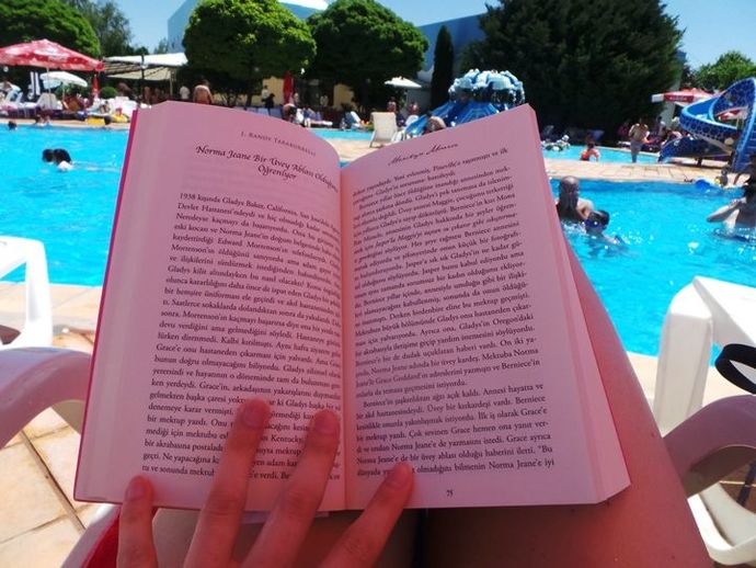 Güneşlenirken okumalık kitap önerir misiniz?