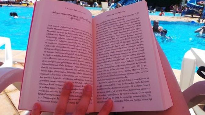 Güneşlenirken okumalık kitap önerir misiniz?