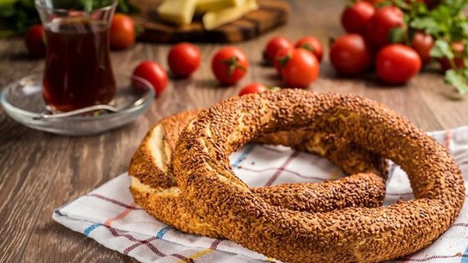 İstanbul'da 100 gramlık simit %25 zam ile 5 TL oldu. Simit yemek artık lüks mü?