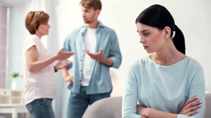 Aileme yakın bir ev tutmazsan seninle evlenmem diyen erkekle/kadınla evlenir misin?