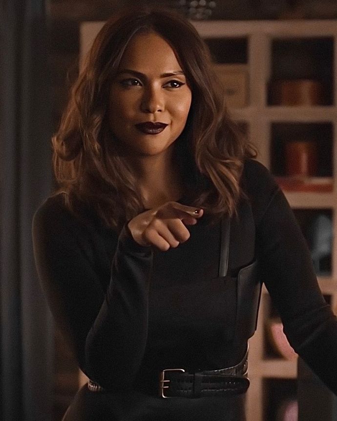 İzlediğiniz dizi/filmlerde genellikle başroldekileri mi seversiniz, yan karakterleri mi?