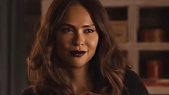 İzlediğiniz dizi/filmlerde genellikle başroldekileri mi seversiniz, yan karakterleri mi?