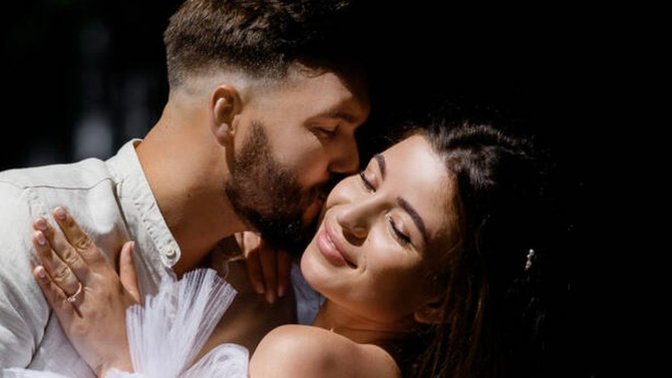 Sokakta öpüşmek aşk mıdır yoksa gösteriş mi?