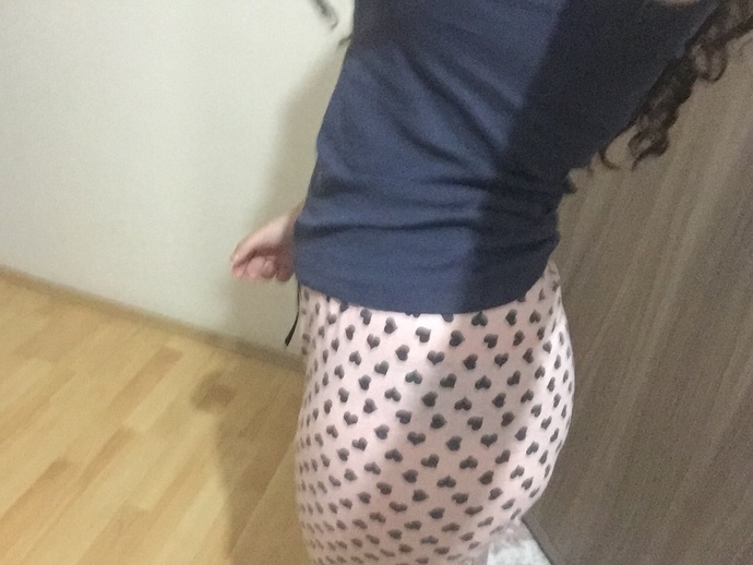 Sizce karnım çok mu şiş, göbeğim var mı?