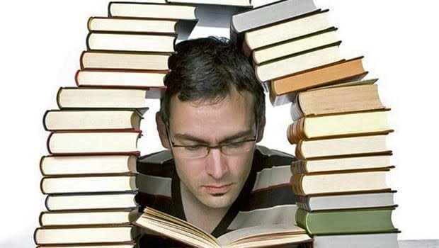 Çok kitabım birikti okuyamıyorum, nasıl konsantre oluyorsun?