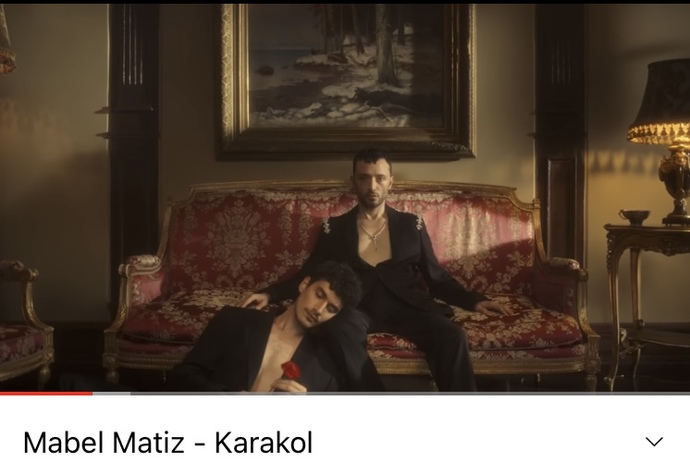 “Gay olmayı normalleştirme çabası” diyenler olmuş. Siz ne düşünüyorsunuz?