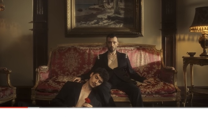 “Gay olmayı normalleştirme çabası” diyenler olmuş. Siz ne düşünüyorsunuz?