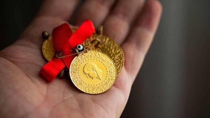 Bir düğünde Ben sana yarım taktım, sen niye çeyrek taktın kavgası çıktı. Önceden takılan altını geri takmak mı gerekiyor?