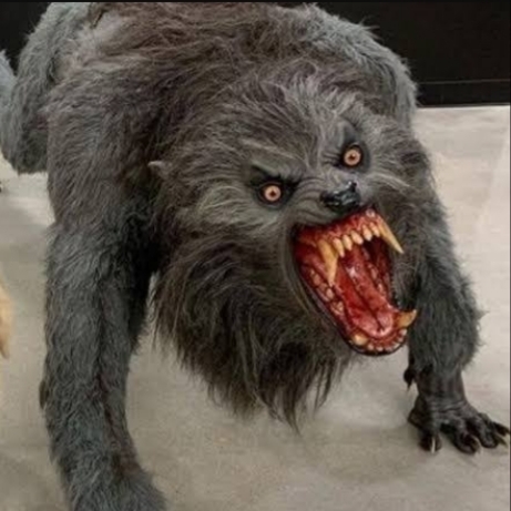 Gecenin bir saatinde ıssız bir ormanda tek başına yürürken karşınıza böyle bir canavar çıkarsa naparsınız?