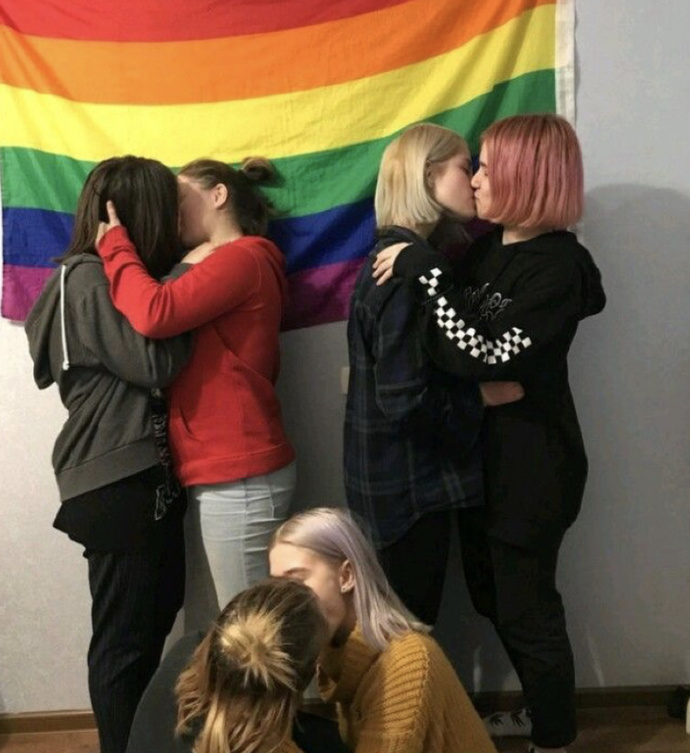 Eşcinsel yönelimi olan insanlar için ne düşünüyorsunuz?