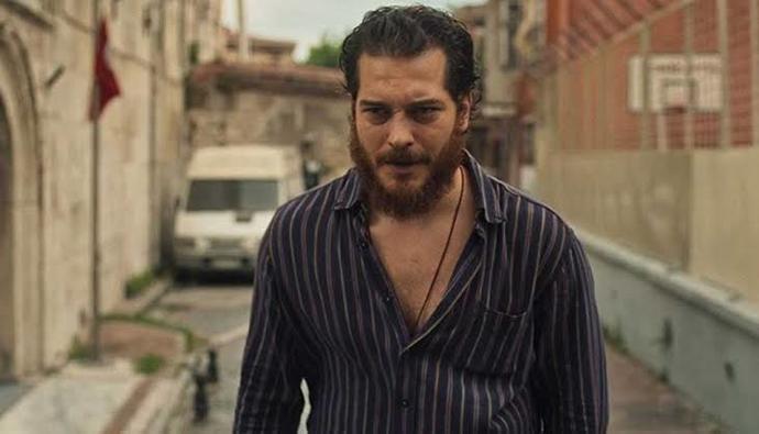 Çağatay Ulusoyun oynadığı karakterlerden favorin hangisi?