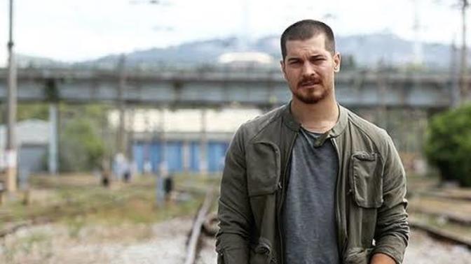 Çağatay Ulusoy'un oynadığı karakterlerden favorin hangisi?