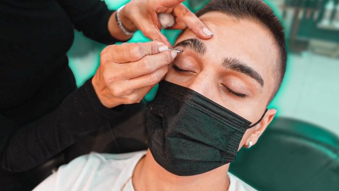 Erkeklerin kaşlarını fazla almaları sizce de çok itici değil mi?