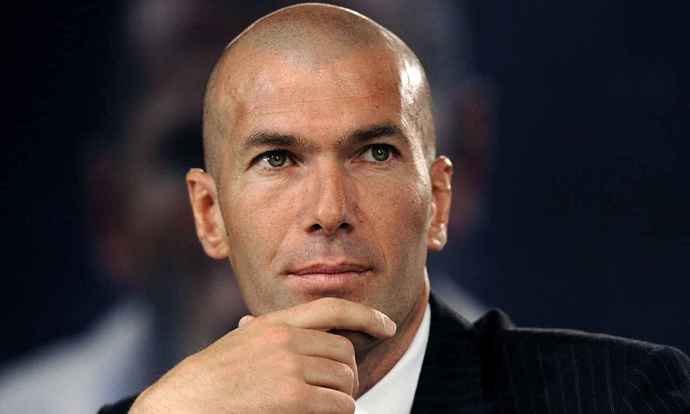 Efsanevi futbolcu Zidane saç ektirmek için İstanbula geldi. Sizce yakışır mı?