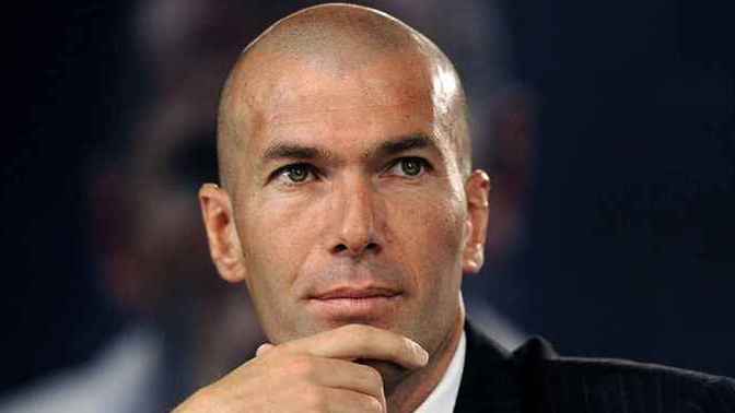 Efsanevi futbolcu Zidane saç ektirmek için İstanbul'a geldi. Sizce yakışır mı?