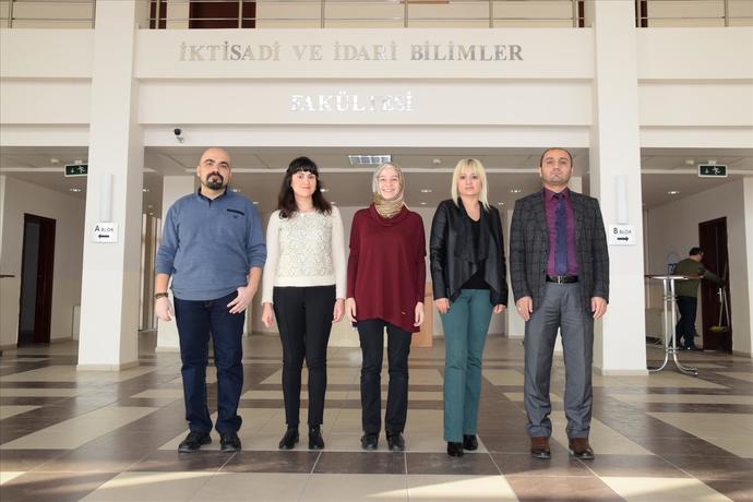 Siyaset Bilimi ve Kamu Yönetimi Bölümü Dersleri Nelerdir?
