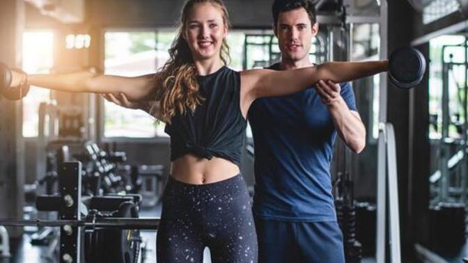 Spor salonunda hareketi yanlış yapan insana müdahale eder misiniz?