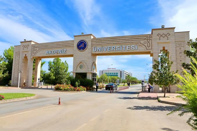 Üniversite için Antalya mı yoksa İstanbul mu daha iyi?