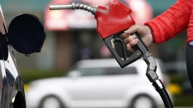 Benzine 96 kuruş zam geliyor! Denizdeki dalga gibi bir inen bir çıkan fiyatlar hakkında düşünceleriniz ne?