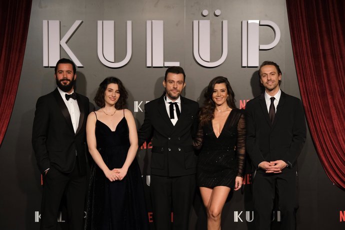 Kulüp dizisinin 2. sezon çekimleri bugün başlayacak. Siz diziyi izliyor musunuz, yeni sezon bekliyor musunuz?