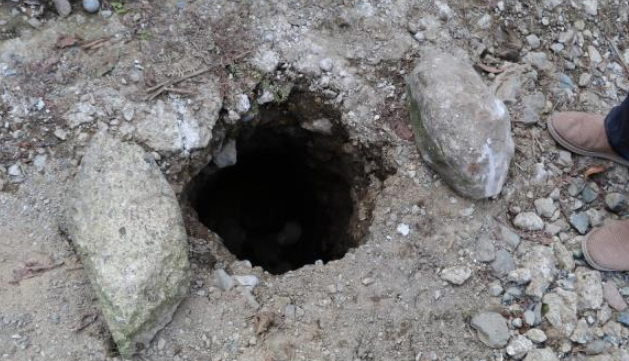 Rizede aniden oluşan delik merak yarattı! Meraklı birisi misiniz?