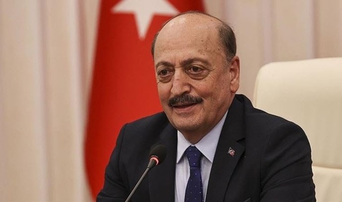 Bakan Vedat Bilgin: Türkiyede bütün ailelerin kapısında otomobil var, çocukları okuyor dedi. Sizin arabanız var mı?