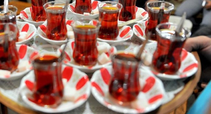 Çay fiyatına yüzde 9,5 oranında yeni zam geldi. Çay seviyor musunuz?