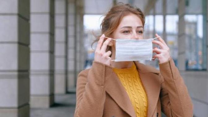 Hala maske takmaya devam edenler, çirkin olduğunu düşündüğü için mi takıyor?
