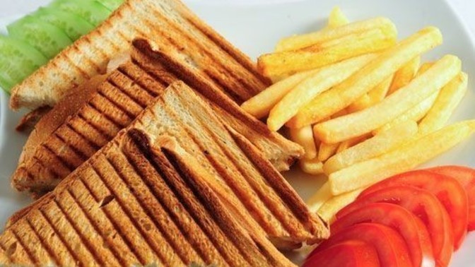 Tostun yanında patates kızartması yer misiniz?