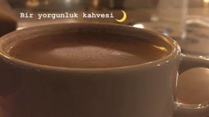 Yorgunluk kahvenizi karşılıklı yudumlamak istediğiniz biri var mı yoksa tek mi içiyorsunuz?