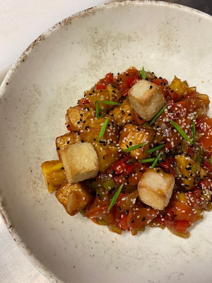 Tatlı ekşi çıtır tofu ananaslı tabağım nasıl gözüküyor?