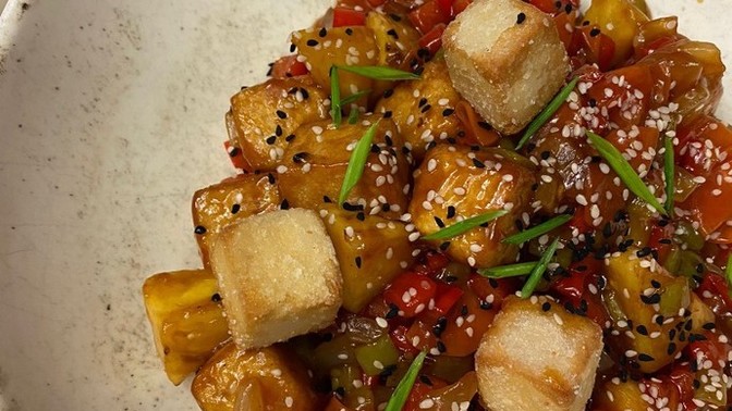 Tatlı ekşi çıtır tofu ananaslı tabağım nasıl gözüküyor?