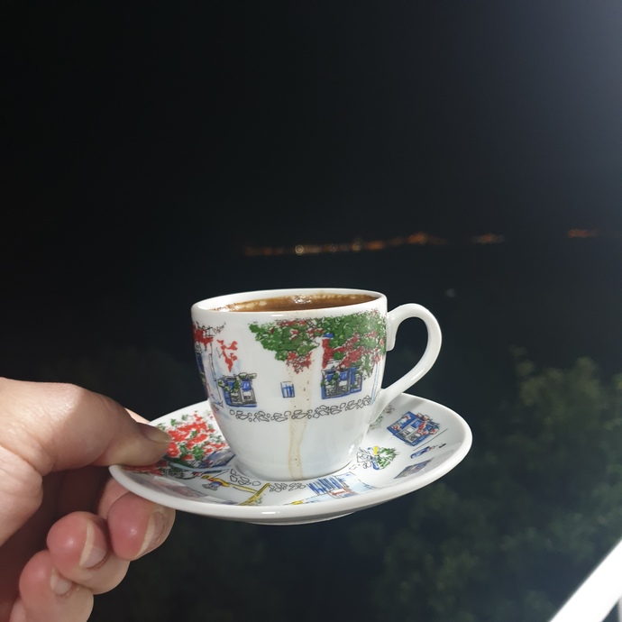 Bir kahve içer miyiz?