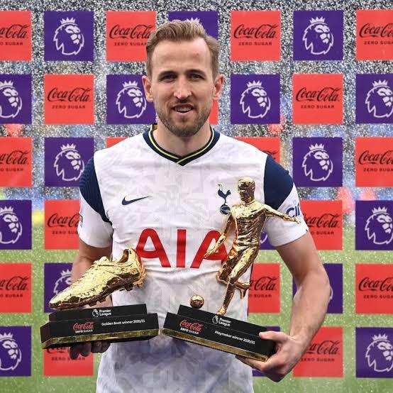Sizce bir futbolcu için hangisini başarmak daha zordur?