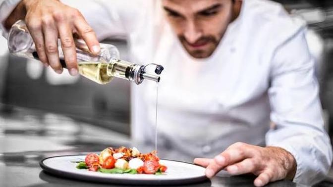 Sizce İstediğiniz yerde kendi restoranını işletmek mi; tüm restoranları gezip en iyi yemekleri tadan bir gurme olmak mı?