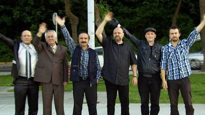 Gelmiş geçmiş en iyi Türk komedi dizisini seçiyoruz! Sizi kahkahalara boğan hangisiydi?