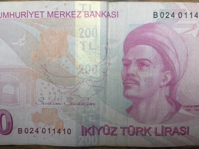 Zeki de olursa hiç fena olmaz hem zeki hem yakışıklı bir erkek yok mu?