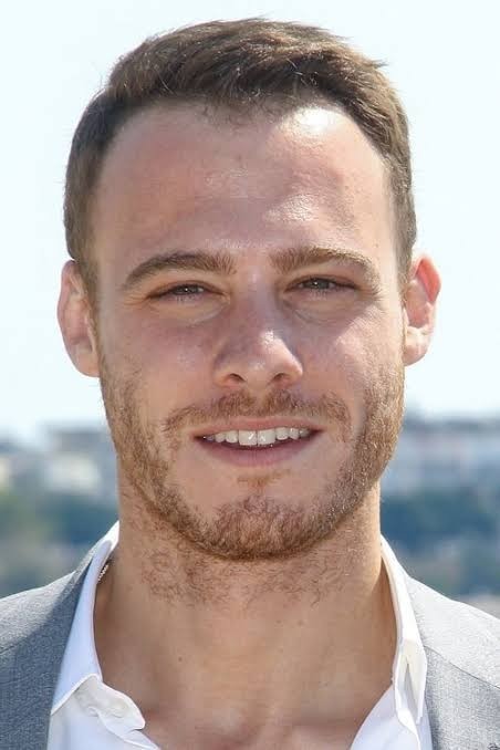 Kerem Bursin yakışıklı mı?