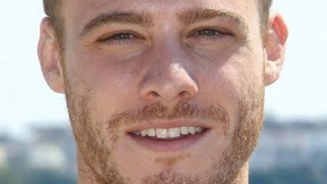 Kerem Bursin yakışıklı mı?