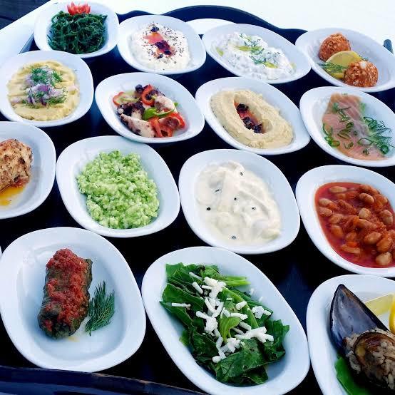 Mezeleri ana yemekten daha çok seven kaç kişiyiz?