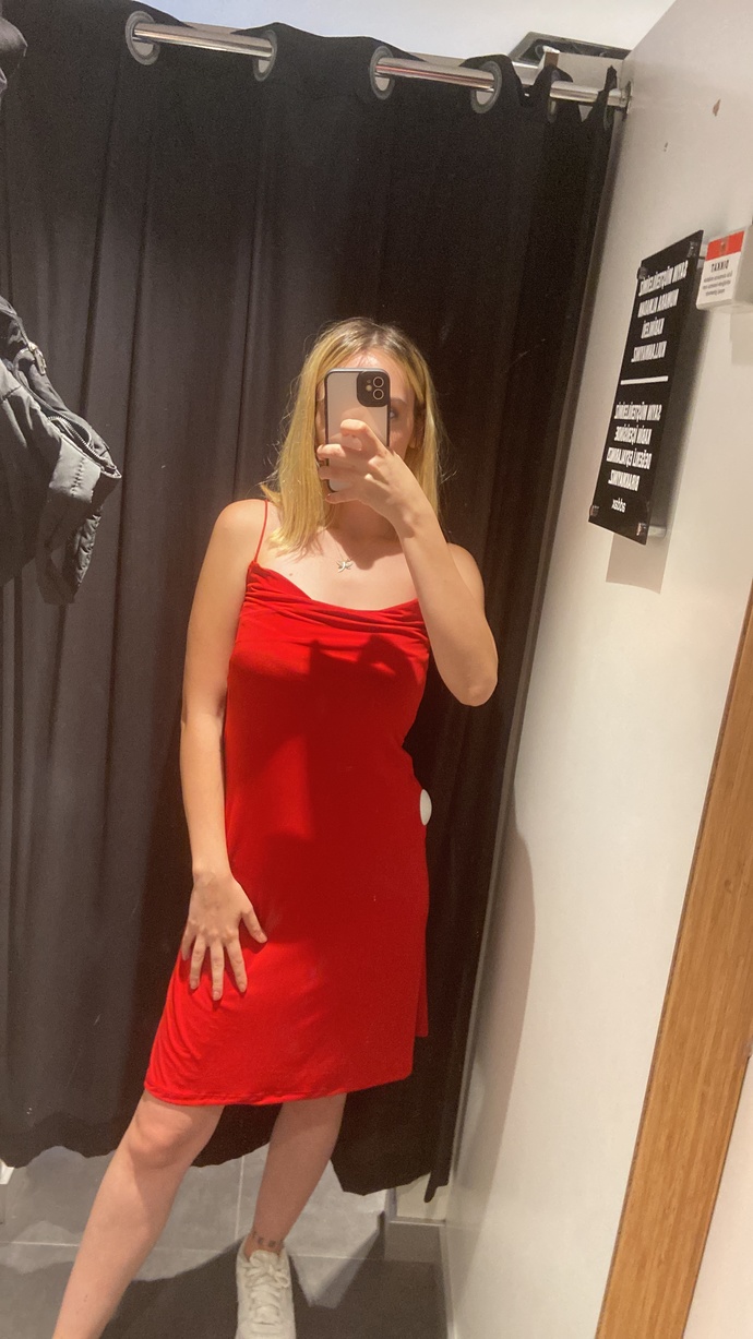 Hangi elbise daha güzel?