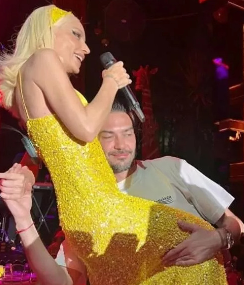 Konserde Edisle kalça dansı yapan ve erkek arkadaşının kucağına çıkan Gülşen yine çok konuşuldu. Artık abartıyor mu?