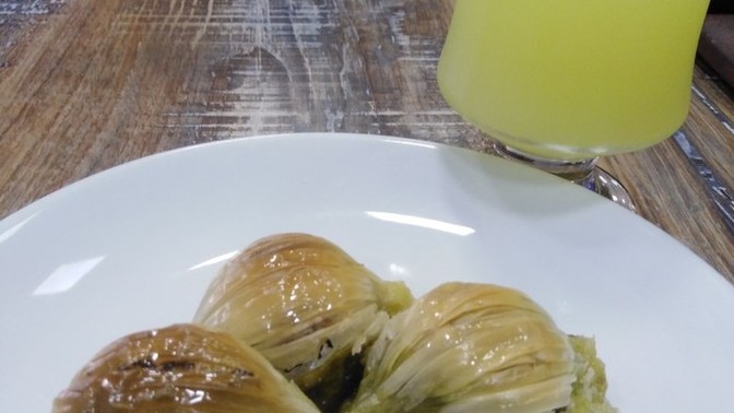 Baklavanın yanına en iyi ne gider?
