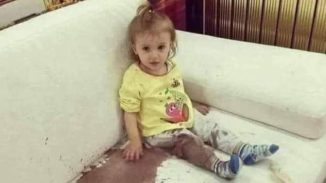 Evinize gelen misafir çocuğu koltuğunuzu kirletse tepkiniz ne olurdu?