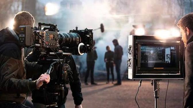 Hangi dizi veya filmin setini canlı görmek isterdin?