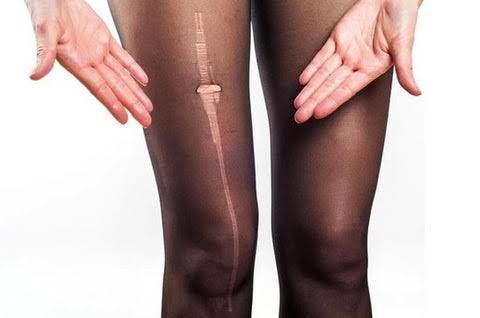 Artık Deforme (yırtık) çoraplar moda mı oluyor?